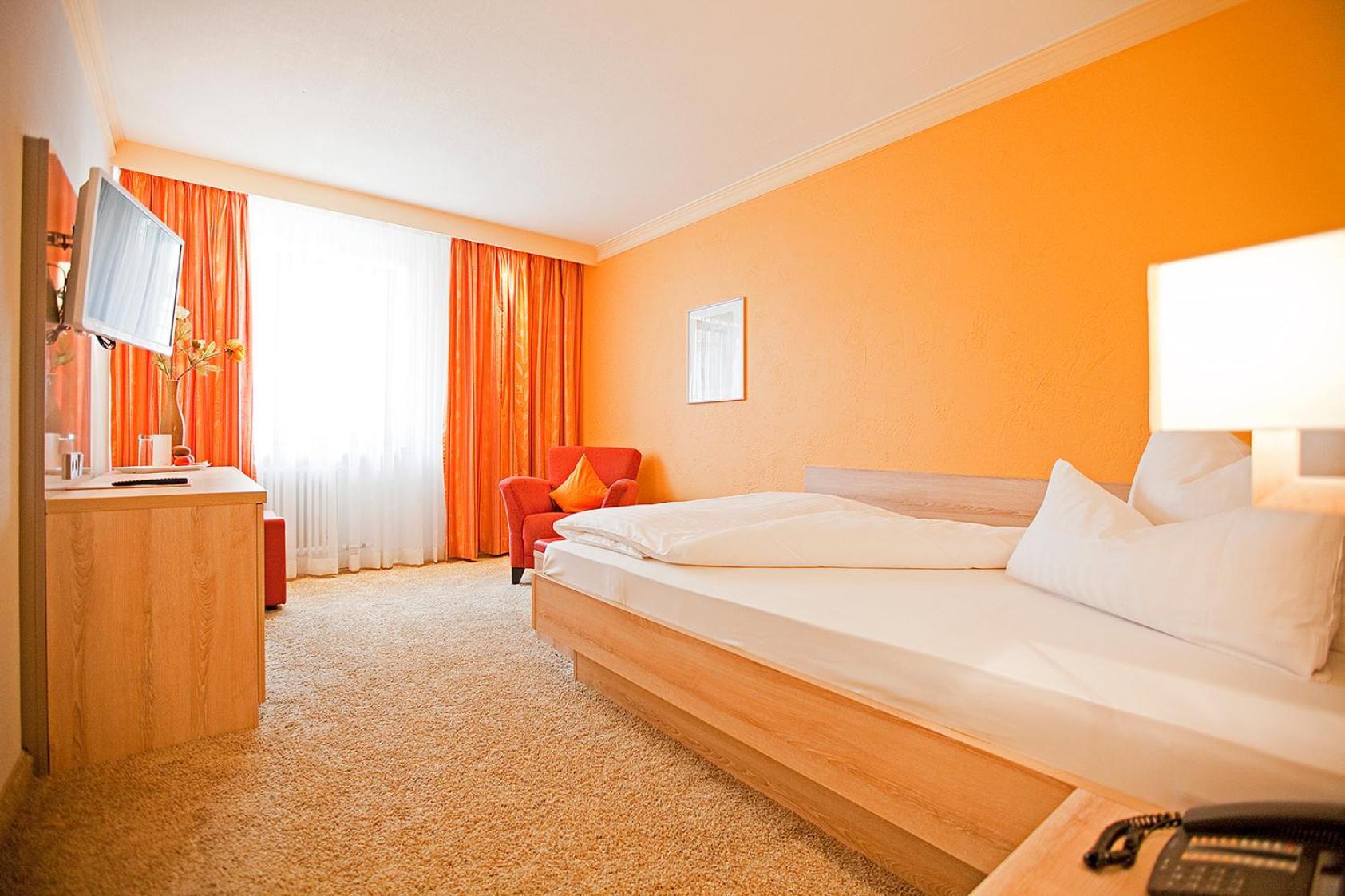 Hotel Krone Ohg غيرلينغن الغرفة الصورة