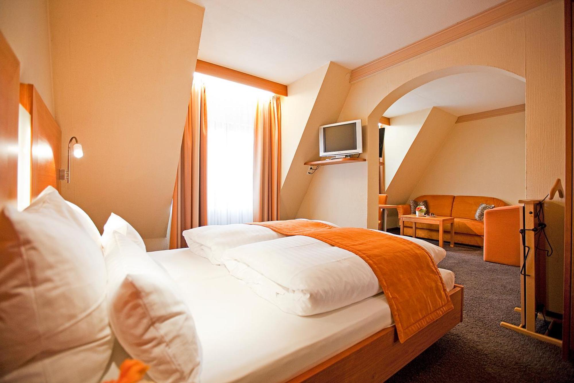 Hotel Krone Ohg غيرلينغن الغرفة الصورة