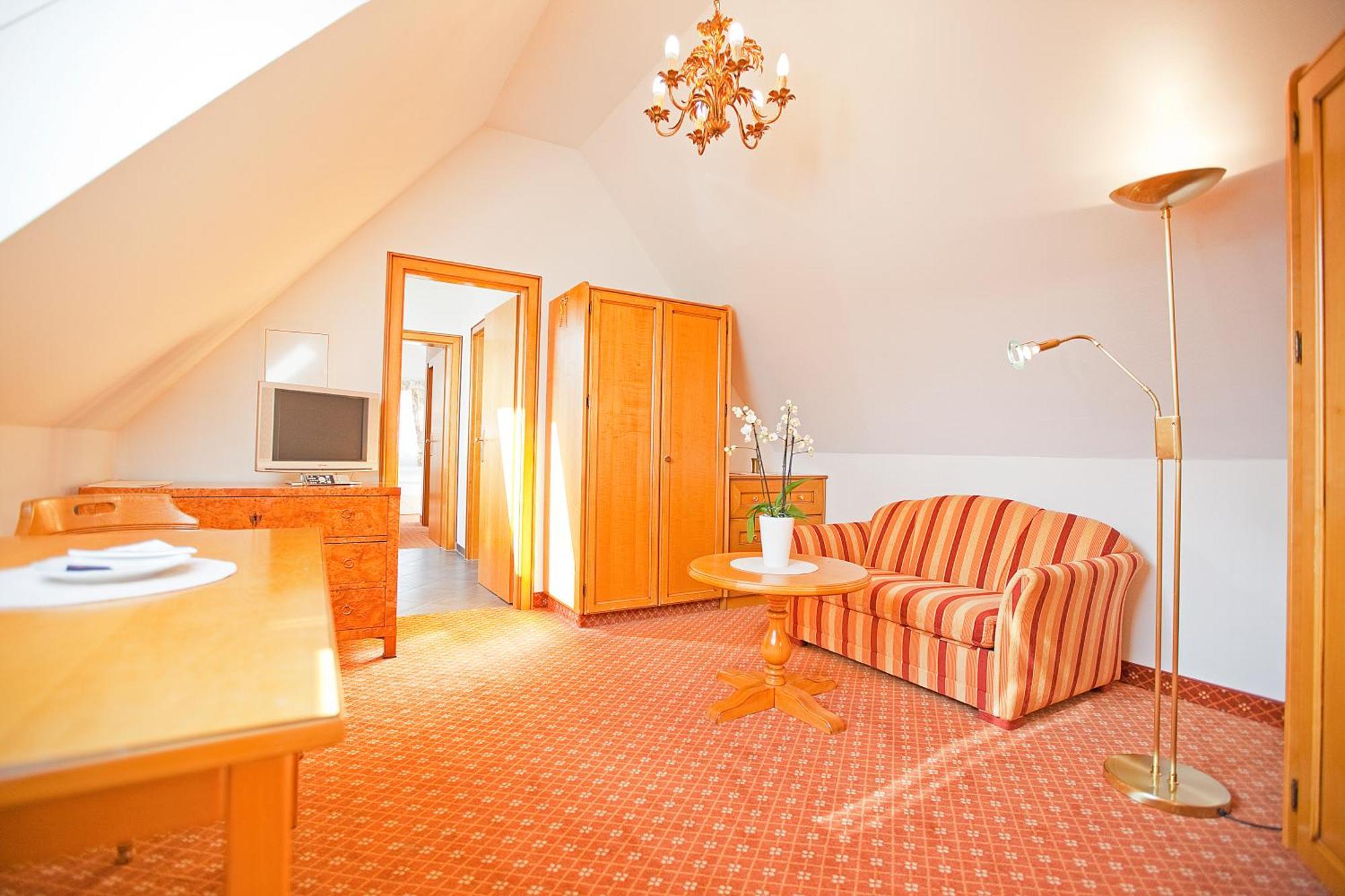 Hotel Krone Ohg غيرلينغن الغرفة الصورة