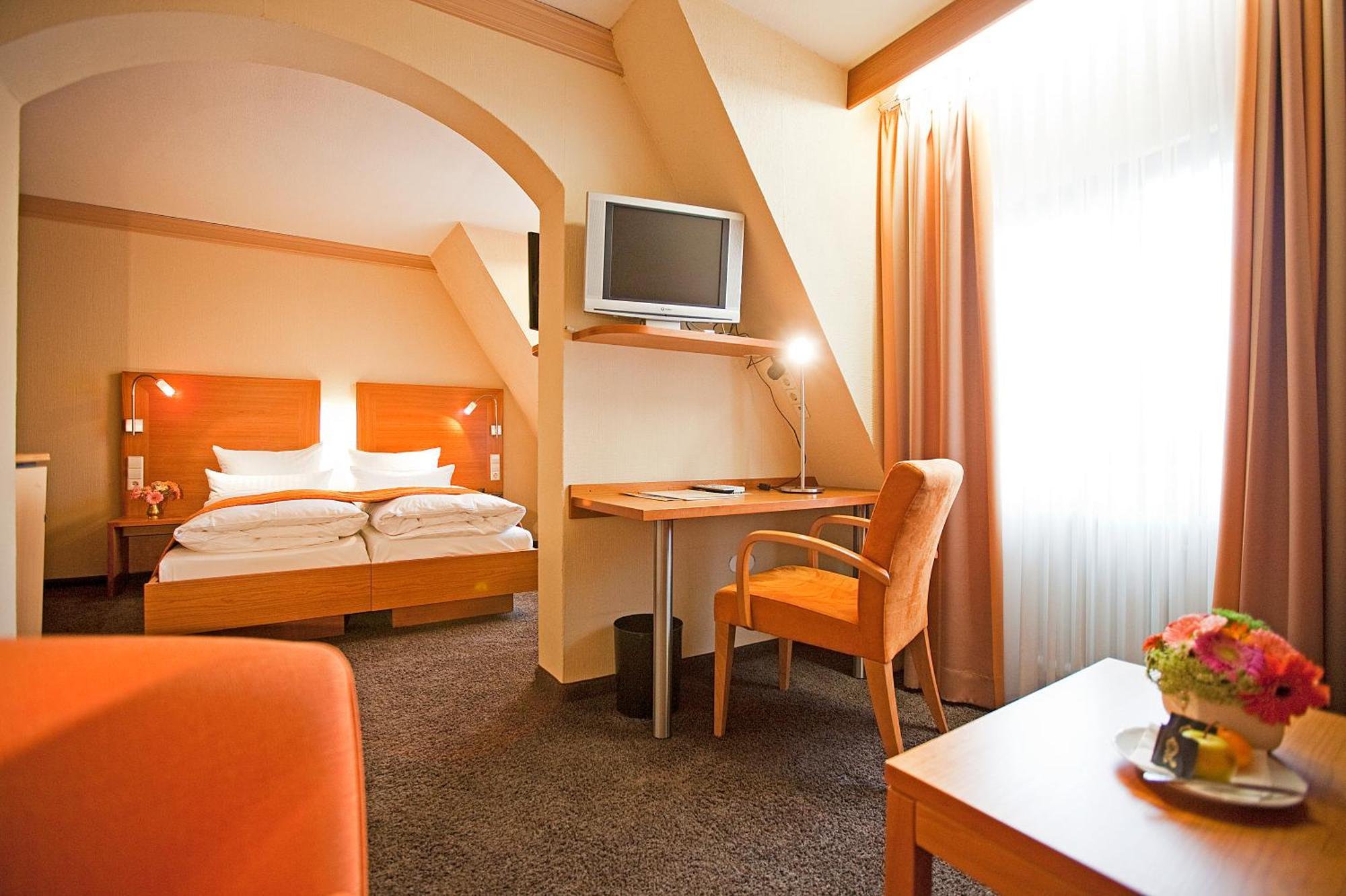 Hotel Krone Ohg غيرلينغن الغرفة الصورة