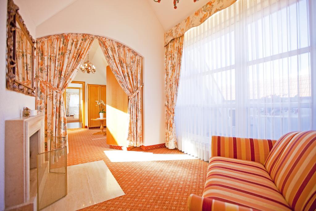 Hotel Krone Ohg غيرلينغن الغرفة الصورة